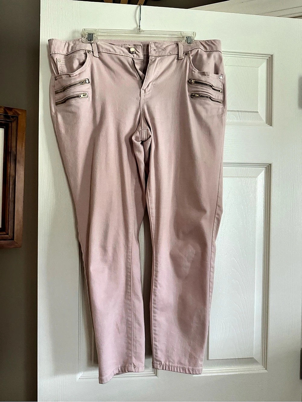 Jennifer Lopez Skinny Pants in Pink